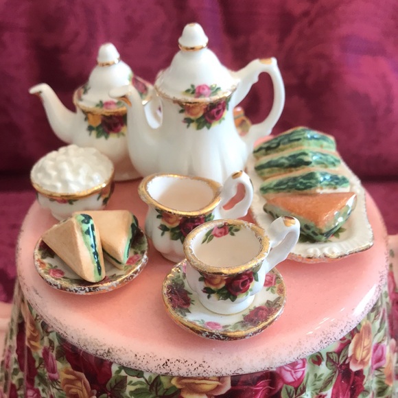 💥HOST PICK💥RARE 24kt Gold Trim Royal Albert Old Country Roses Decorative Teapot - Picture 4 of 10